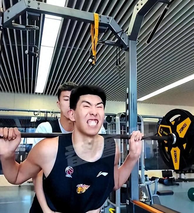 昔日英超名将的监狱生活 恶汉进了恶人谷
