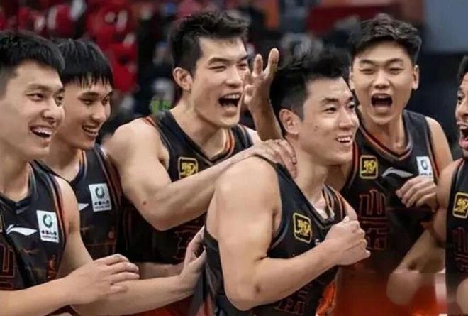 NBA夏联：湖人双加时补篮绝杀热火 卡尔26+8沃特森制胜球