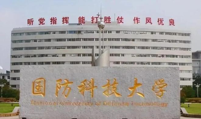 忽然发现:今夏火了一种穿搭叫:“长裙+玛丽珍鞋”,甜美又高级