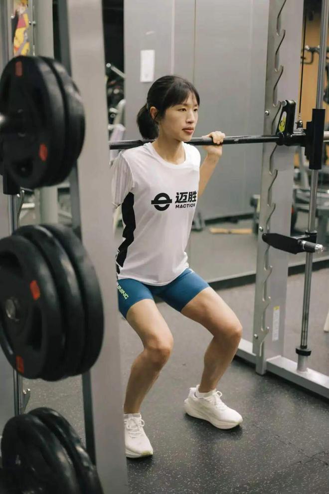 二十年,她从小马变成了马导