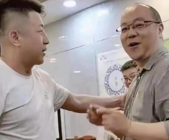 曝开拓者后卫夏普右膝半月板撕裂，预计缺席6个月