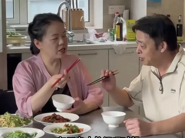 阿莫林执教米兰8月倒戈曼联,或为拉爵省千万!曼联锁定1.3亿收入