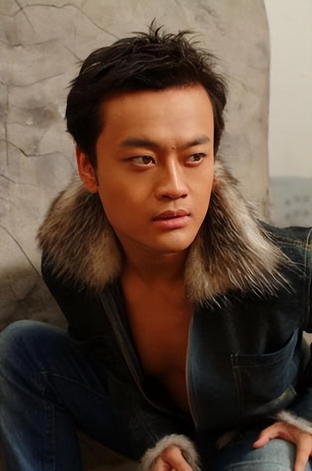 你们那里踢球，防守都是用刀扎人吗？