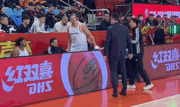 中国女篮赴澳名单出炉!王牌核心集体缺席,王思雨一枝独秀行吗?