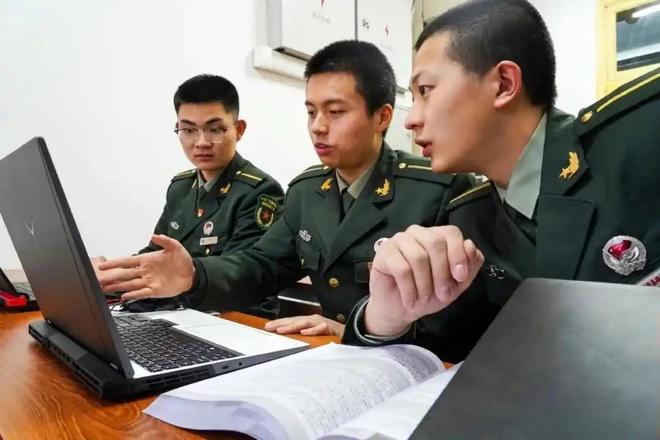 忽然发现:今夏火了一种穿搭叫:“长裙+玛丽珍鞋”,甜美又高级
