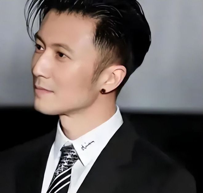 丰田第六代一箱油可达1420公里,不用充电也能实现纯电行驶